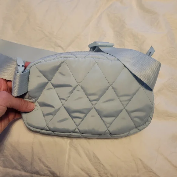 Vera Bradley Light Blue Quilted Belt Bag - Picture 4 of 7